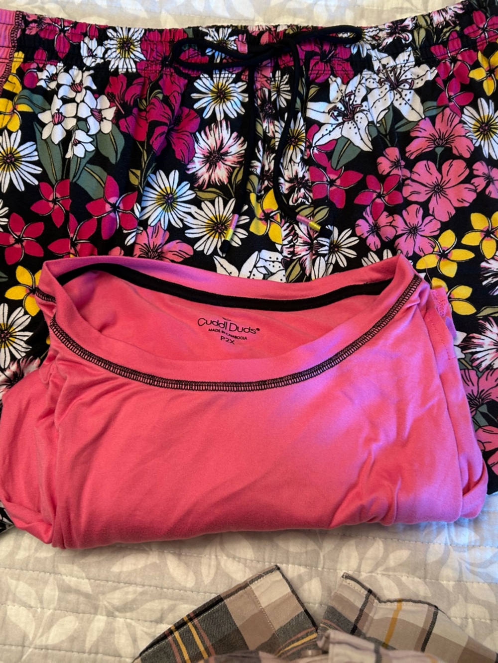 Cuddl Duds Floral Lounge Pajama Set in Black and Pink p2x